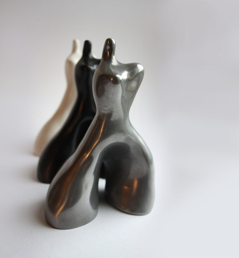 sculptures de buste de femmes en pierre La conquérante, ode à la puissance de la féminité